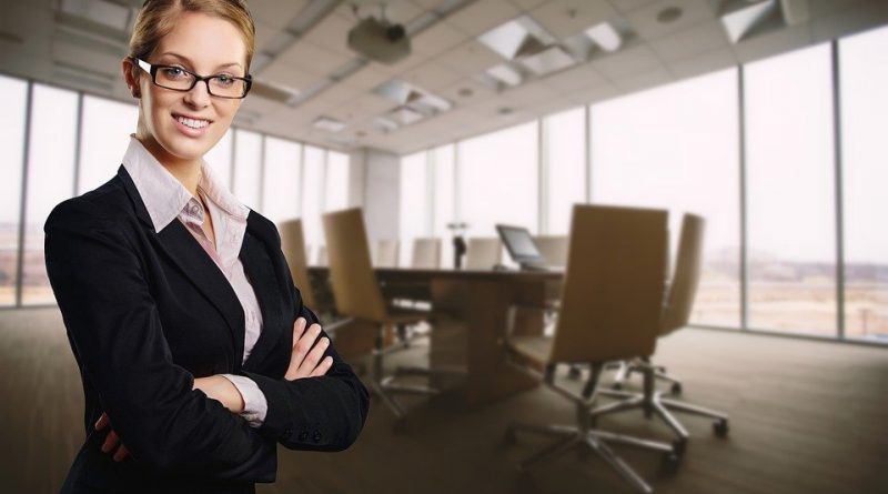 Business casual pro ni: jak se má žena správně obléknout